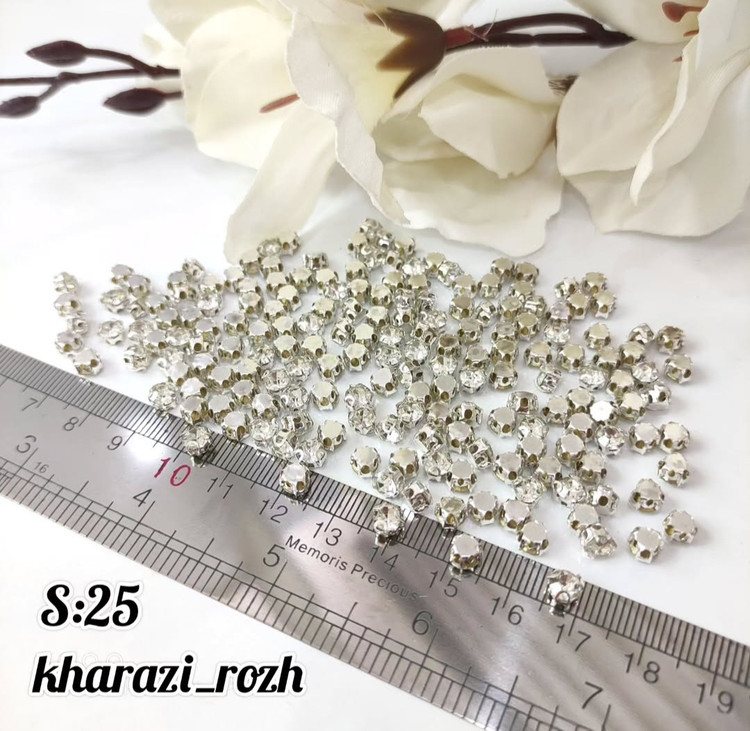 نگین اتریشی نقره ای ساده به صورت بسته ای در ۶ سایز